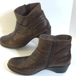 Clarks Womens Wish Mood Brown Leather Pleated Ankle Bootie Comfort Boot size 8M